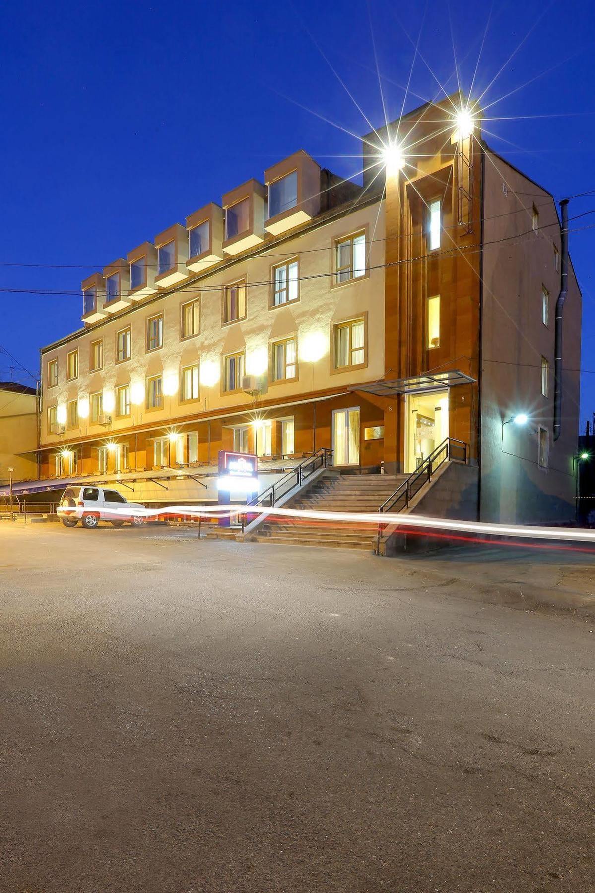 Minotel Barsam Suites Yerevan Exterior photo